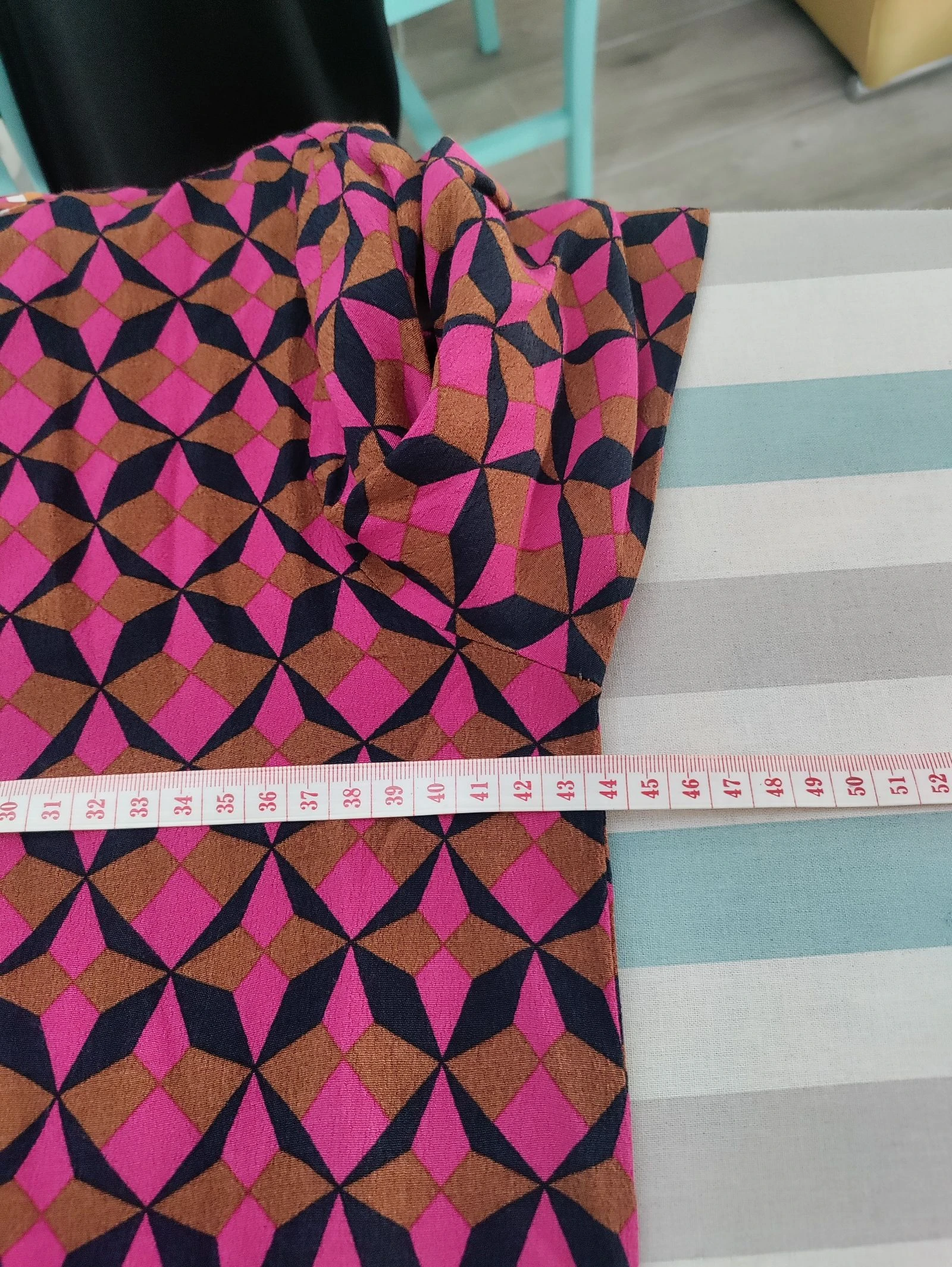 Vestido camiseo Zara Woman estampado geométrico multicolor (Talla S) – photo 10